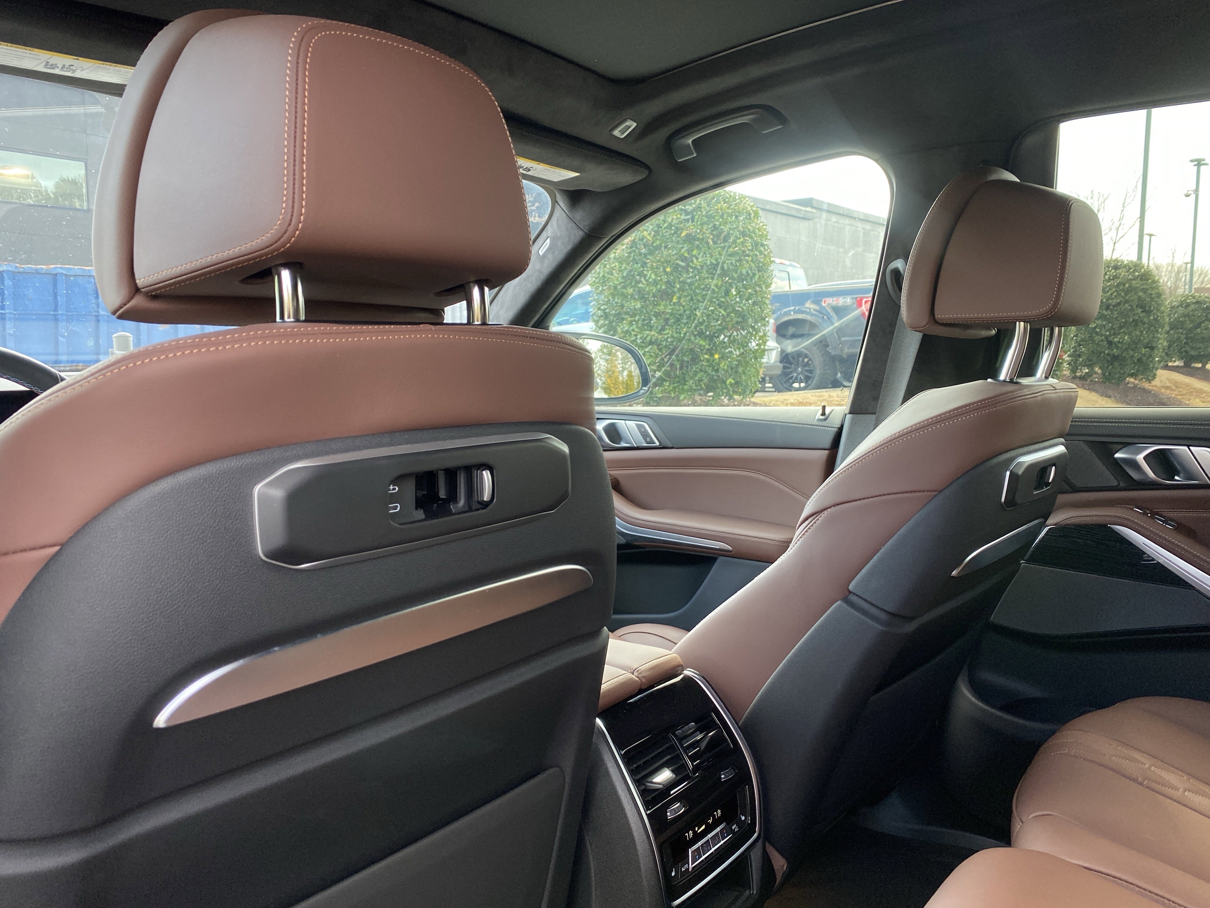 Used 2024 BMW X7 M60i w/ Executive Package image 47