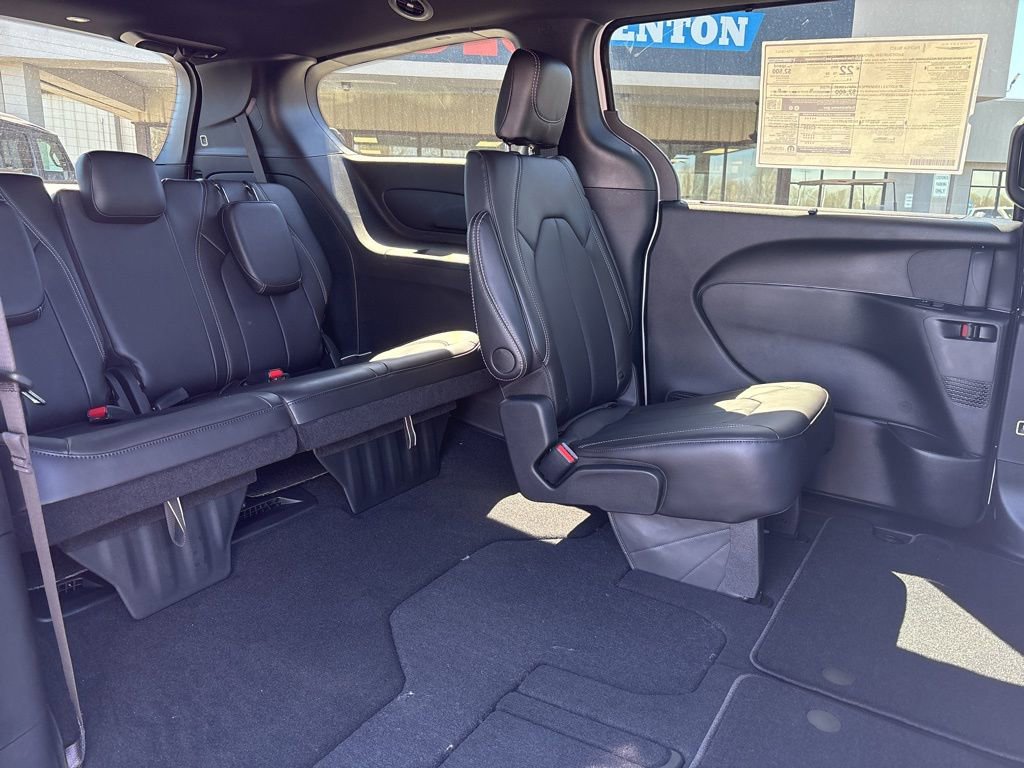 New 2025 Chrysler Pacifica Select image 19