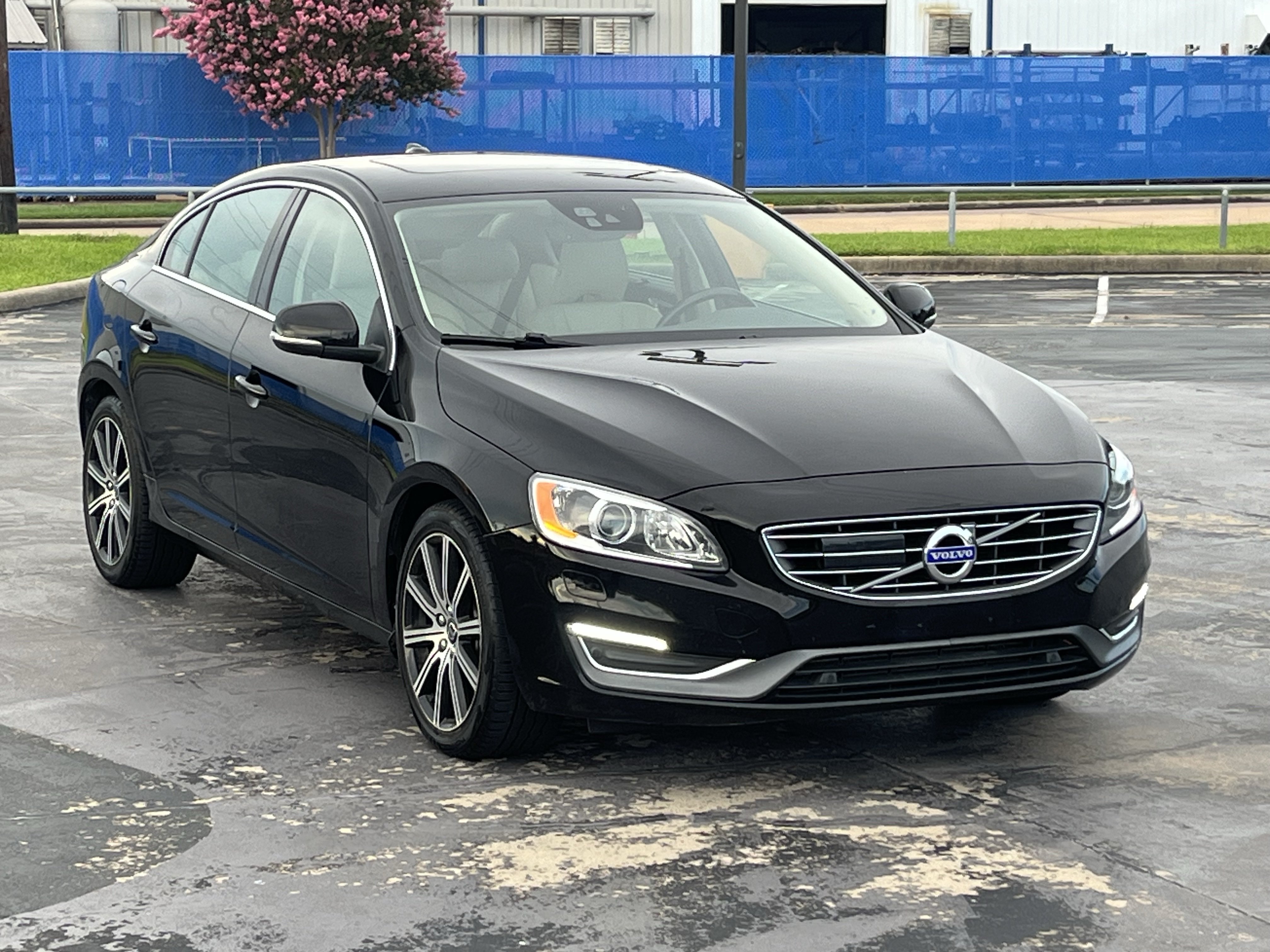 Used 2017 Volvo S60 T5 Inscription Platinum w/ Climate Package AWD/4WD image 3