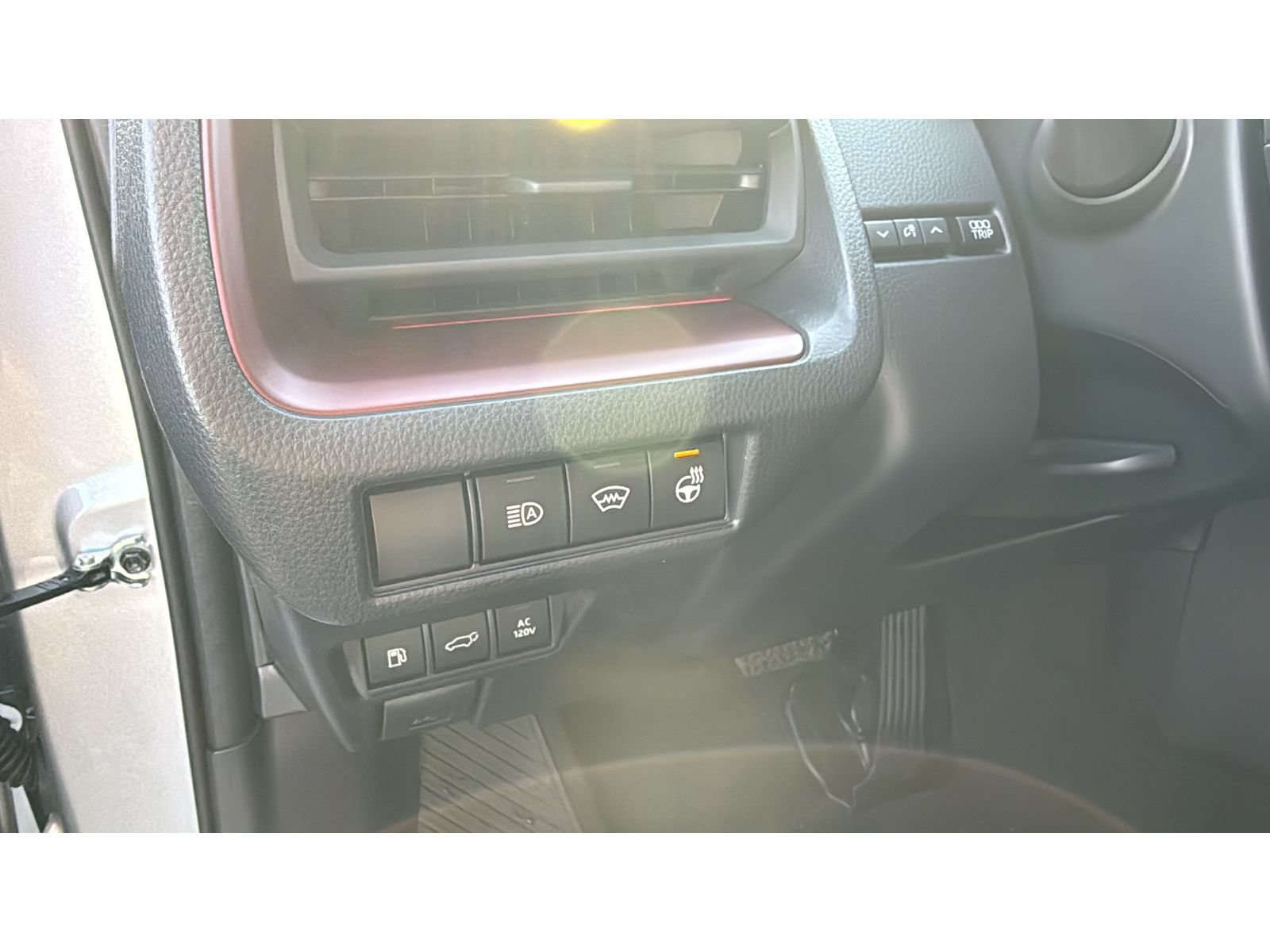 New 2026 Toyota Prius Plug-In Hybrid FWD image 11