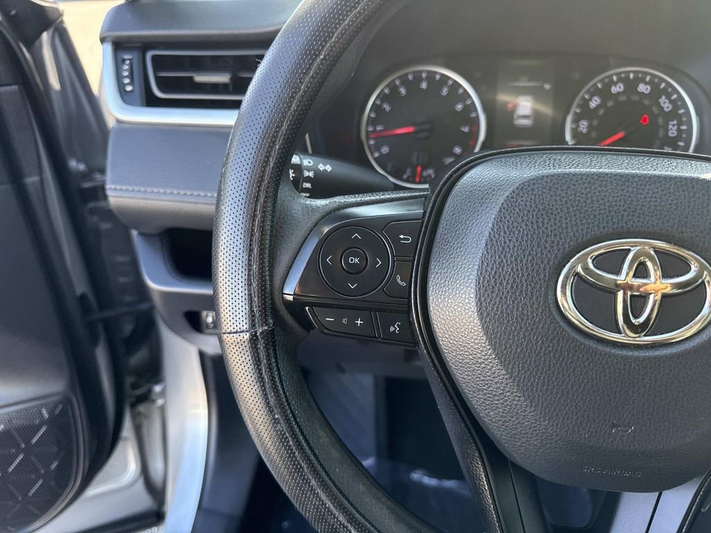 Used 2022 Toyota RAV4 LE image 31