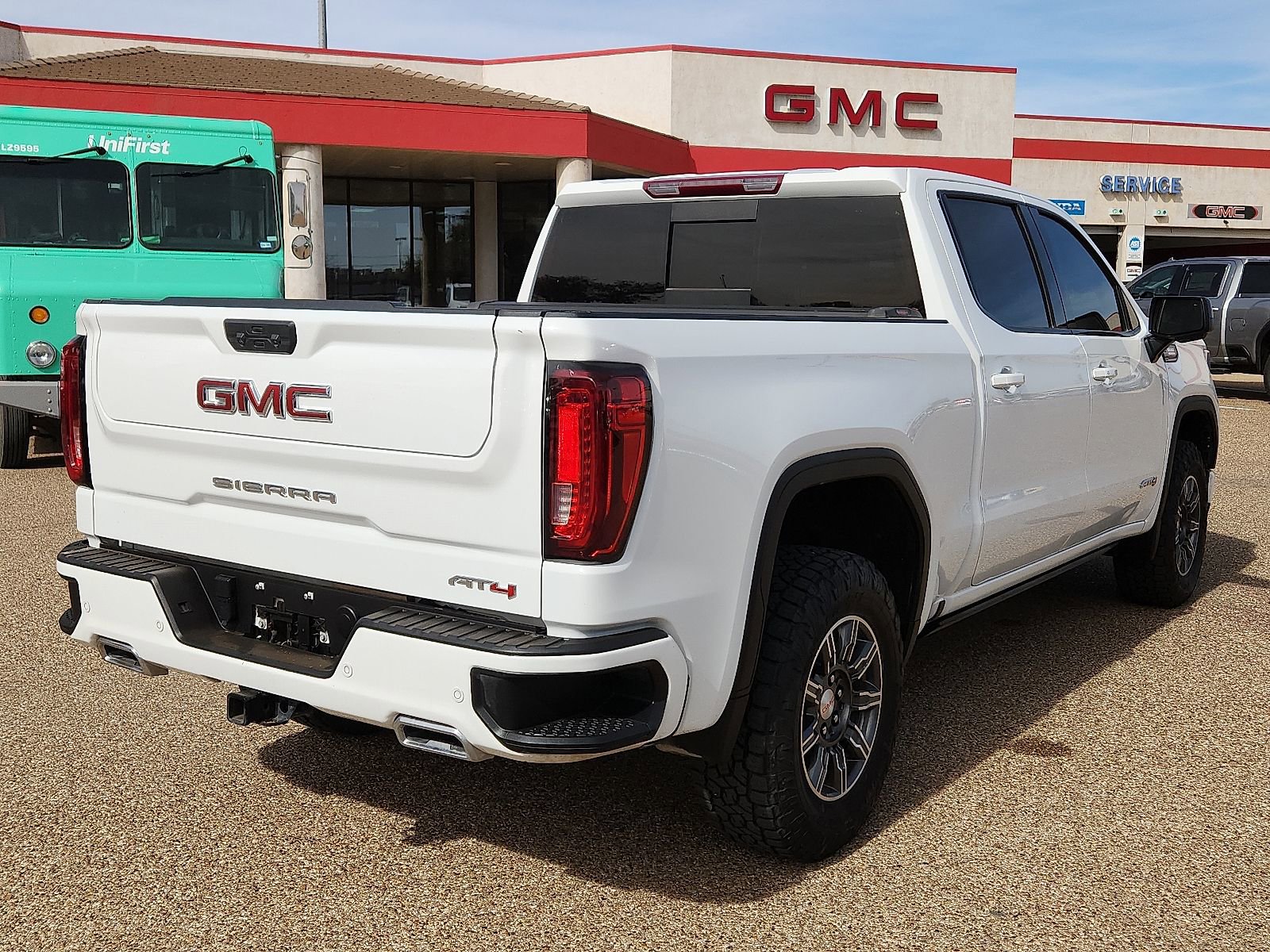 Used 2024 GMC Sierra 1500 AT4 w/ AT4 Preferred Package image 4