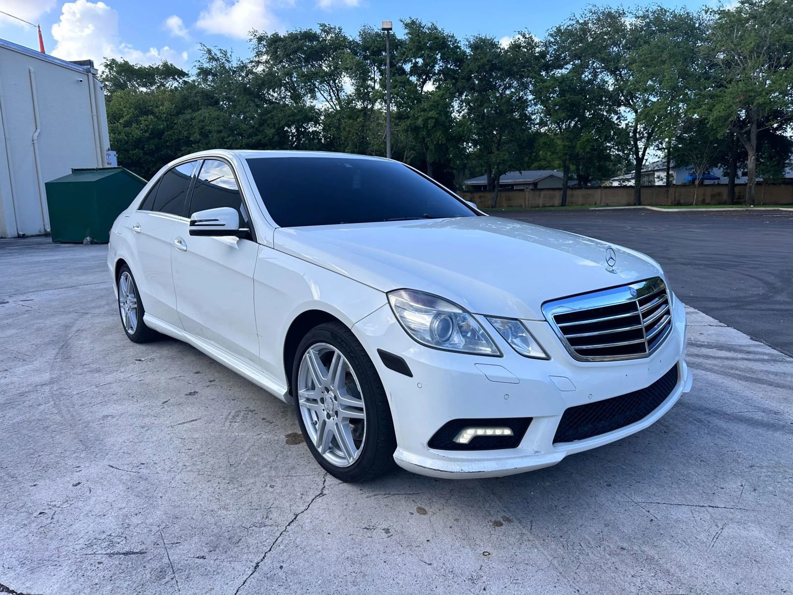 Used 2010 Mercedes-Benz E 550 4MATIC Sedan image 3