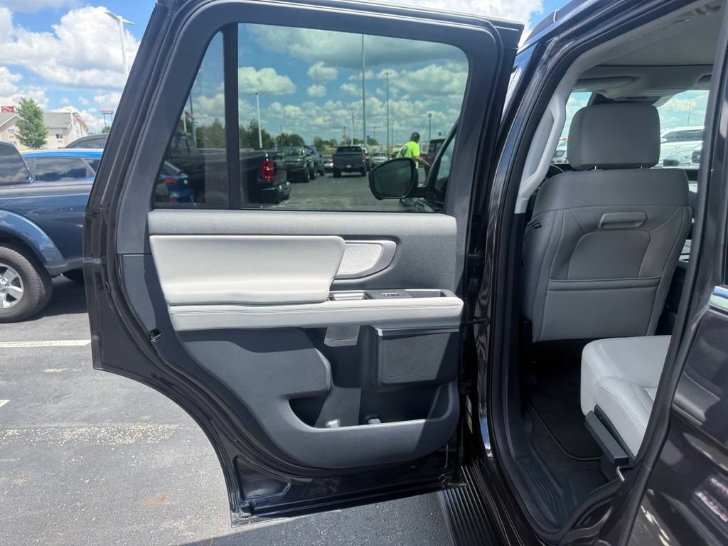 New 2026 Ford Expedition Active AWD/4WD image 32
