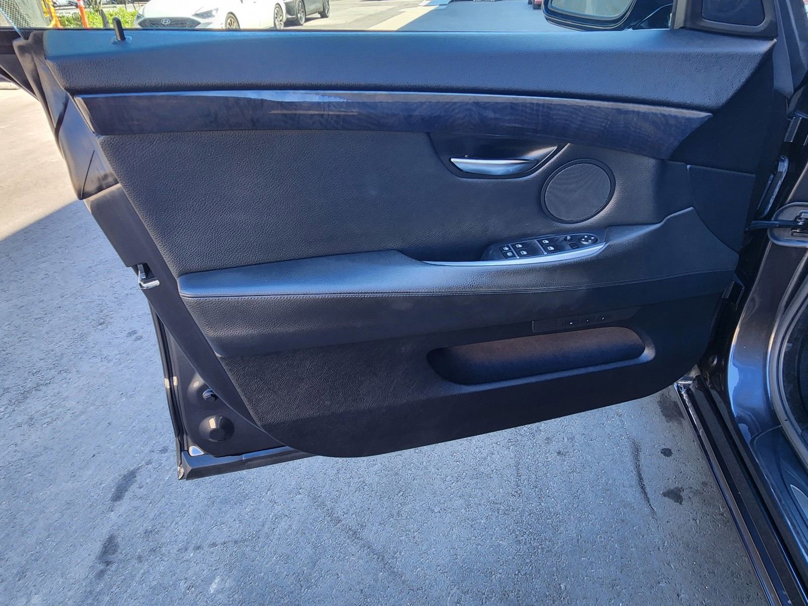 Used 2011 BMW 550i Gran Turismo image 45