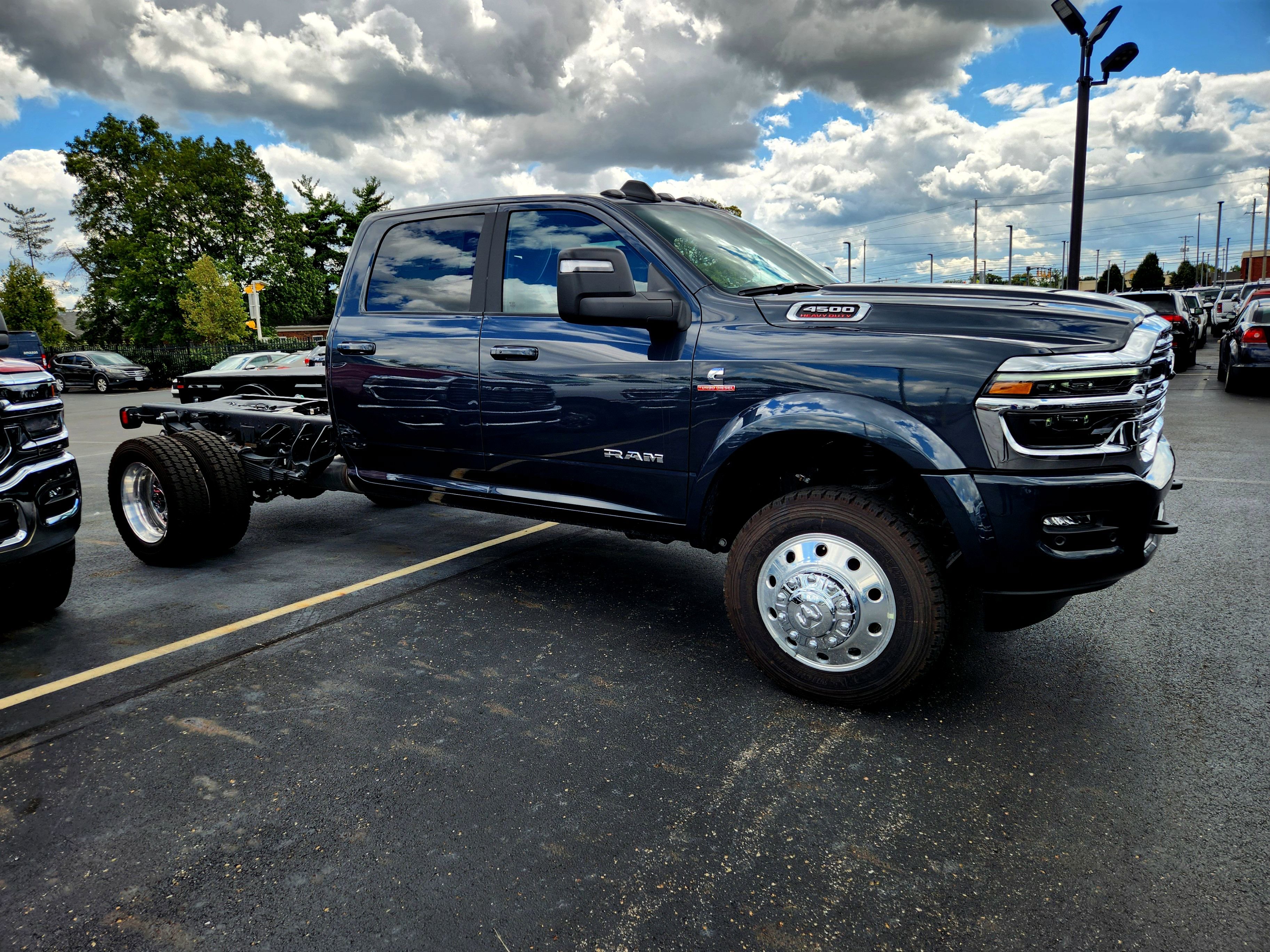 New 2026 RAM 4500 4x4 Crew Cab DRW w/ Laramie Trim Package image 10