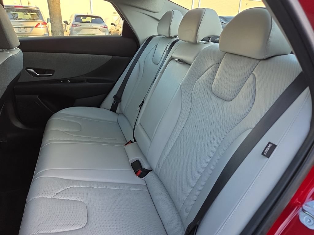 Used 2025 Hyundai Elantra Limited FWD image 32