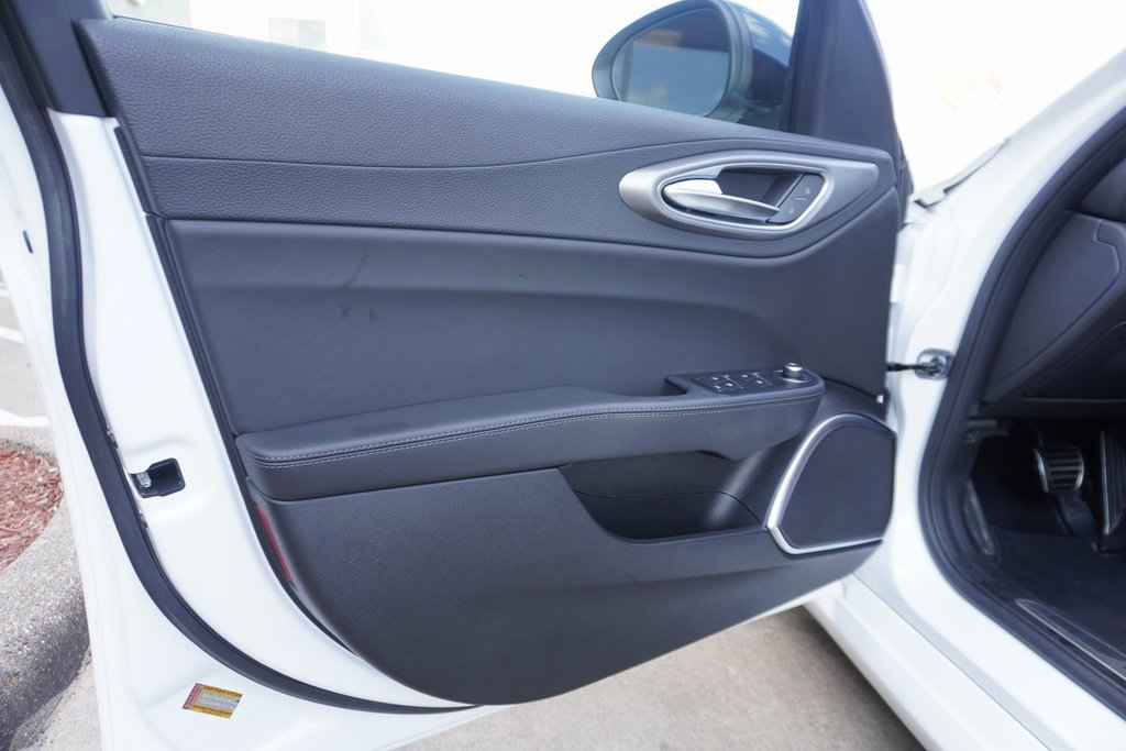 Used 2022 Alfa Romeo Giulia Veloce image 8