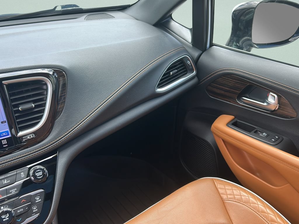 Used 2023 Chrysler Pacifica Pinnacle FWD image 14