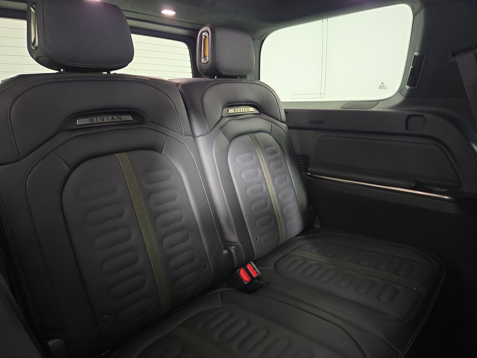 Used 2024 Rivian R1S Adventure AWD/4WD image 25
