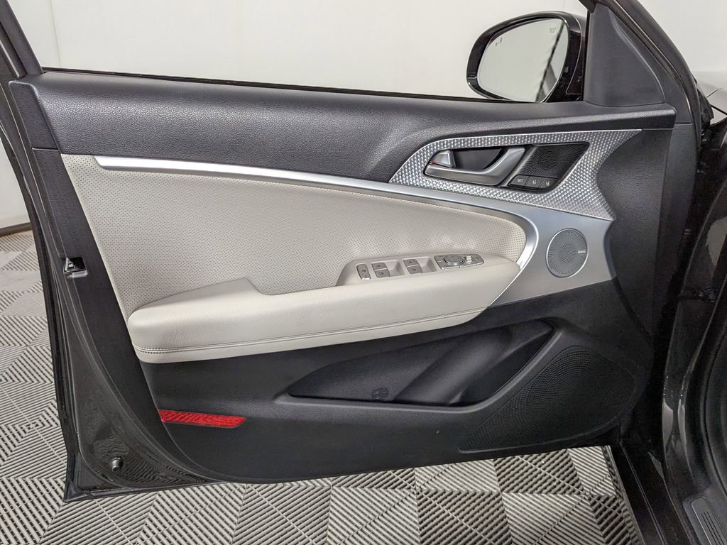 Used 2023 Genesis G70 2.0T w/ Sport Prestige Package image 13