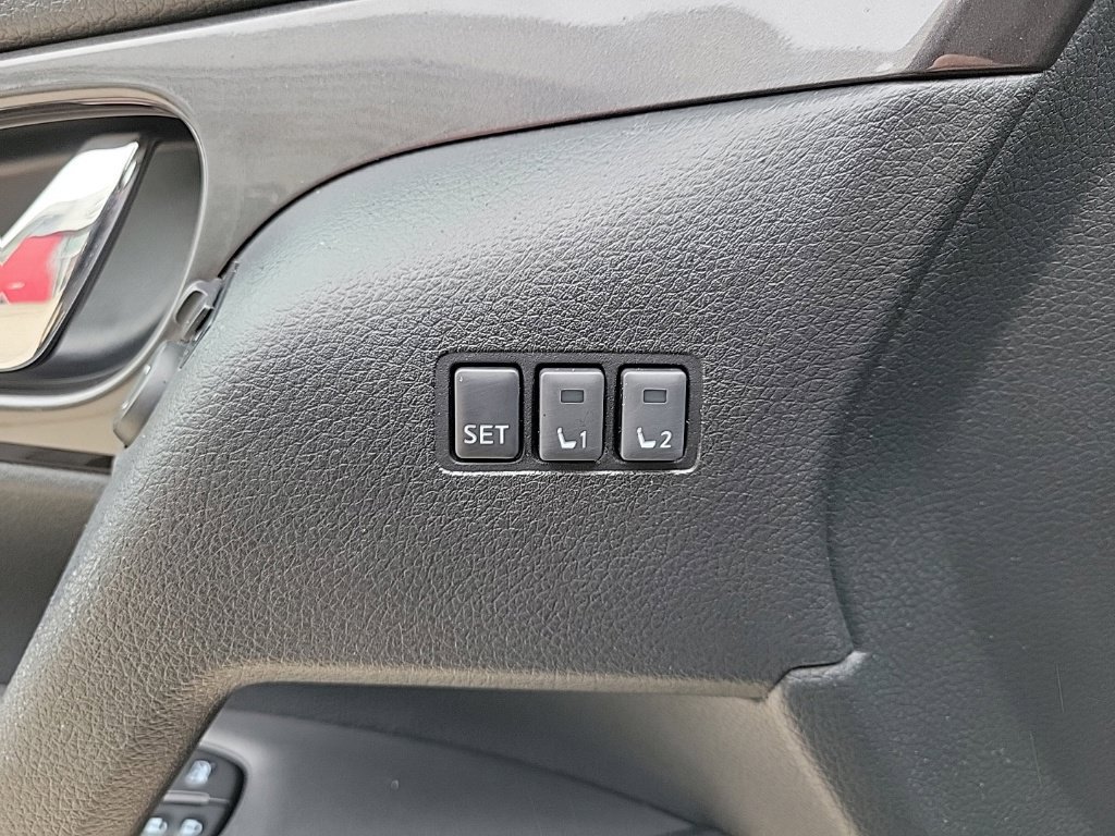 Used 2019 Nissan Rogue SV w/ Sun & Sound Touring Package AWD/4WD image 28