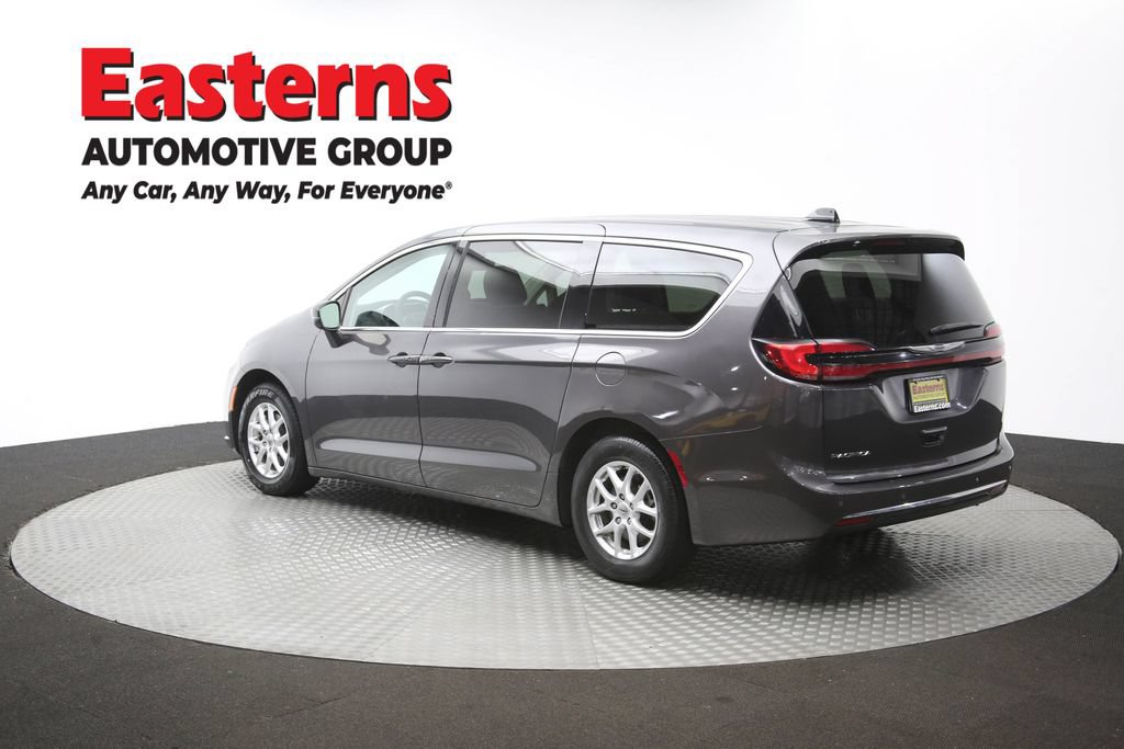 Used 2023 Chrysler Pacifica Touring-L FWD image 65
