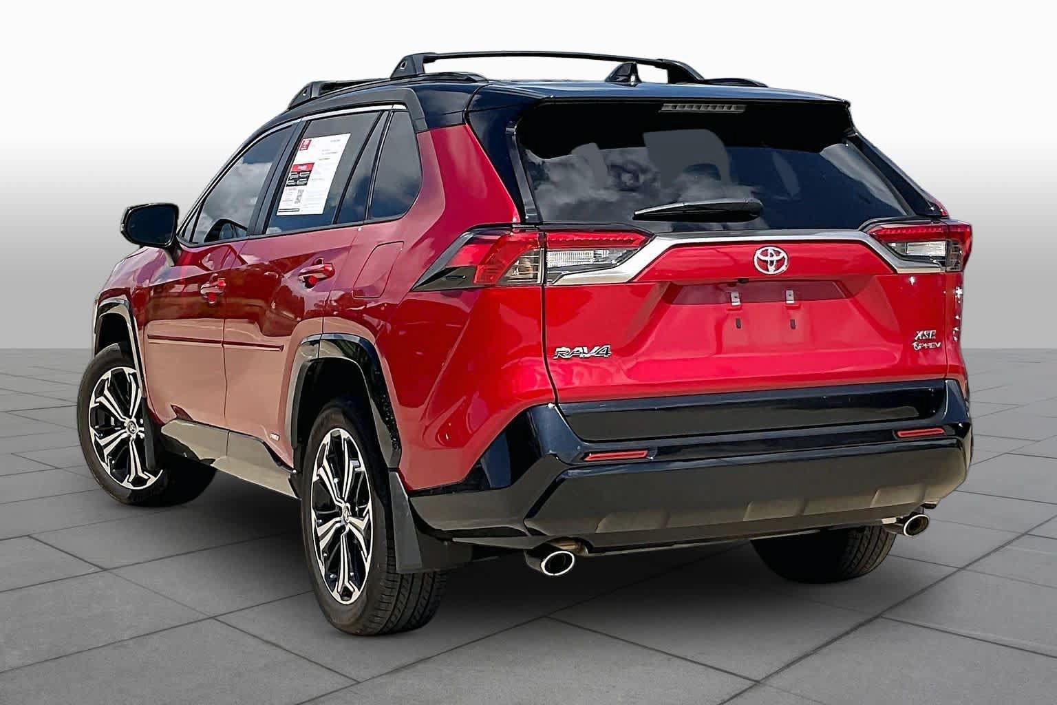 Used 2025 Toyota RAV4 XSE AWD/4WD image 12