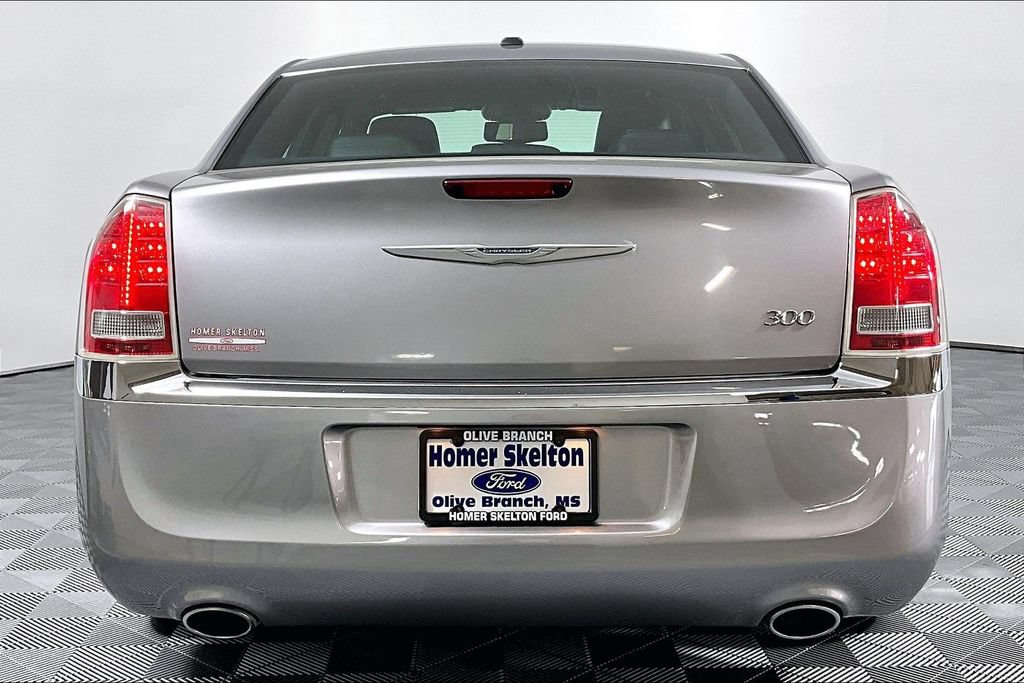 Used 2014 Chrysler 300 w/ Driver Convenience Group RWD image 4