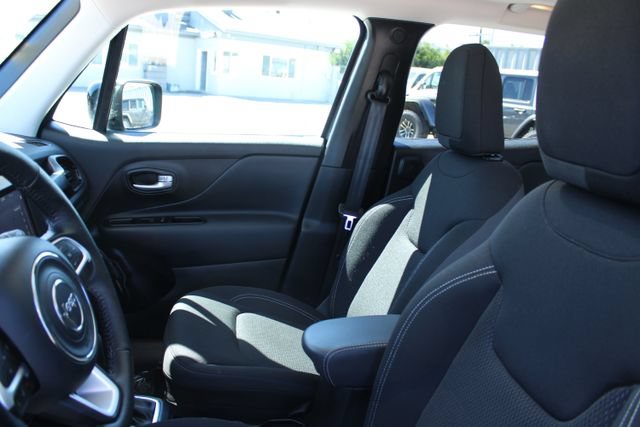 Used 2023 Jeep Renegade Altitude w/ Sun/Sound Group AWD/4WD image 33