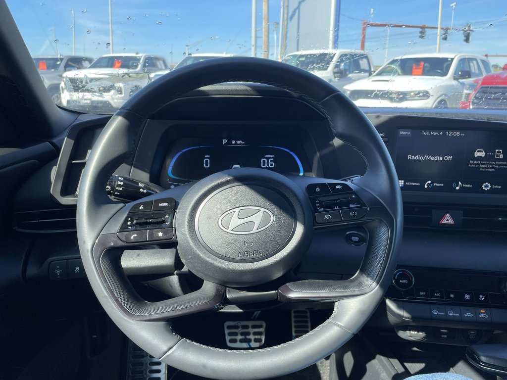 Used 2025 Hyundai Elantra Sport image 13