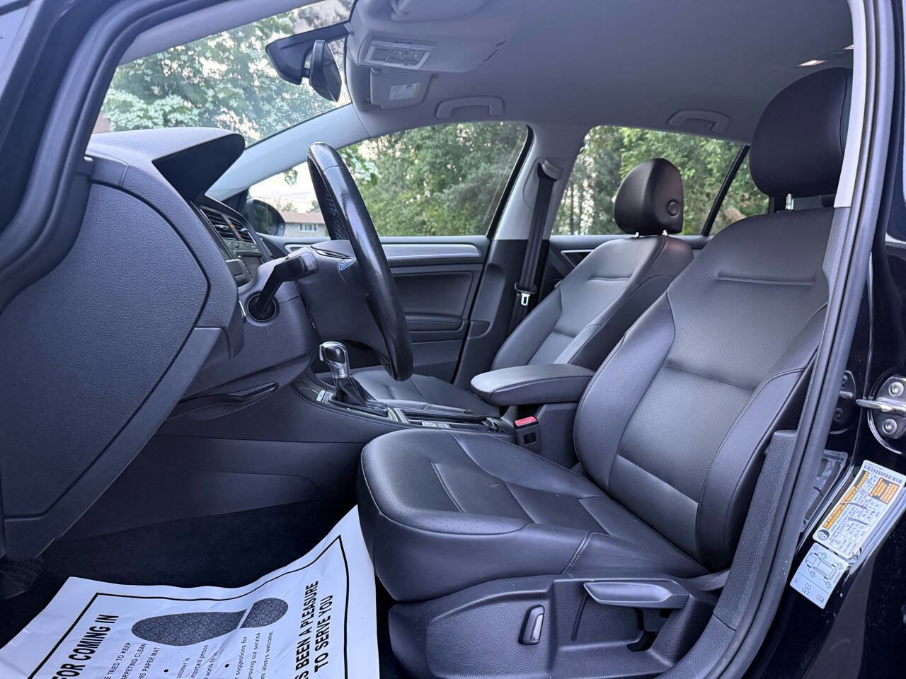 Used 2016 Volkswagen e-Golf SEL Premium w/ Driver Assistance Package image 10