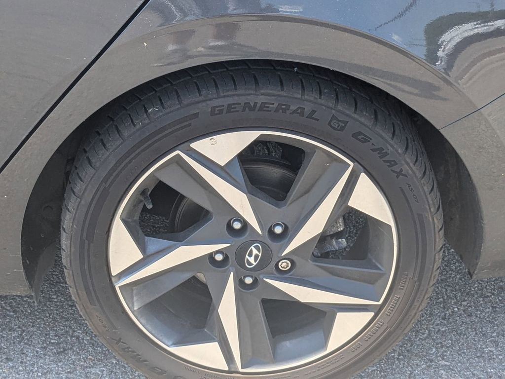 Used 2022 Hyundai Elantra Limited FWD image 10