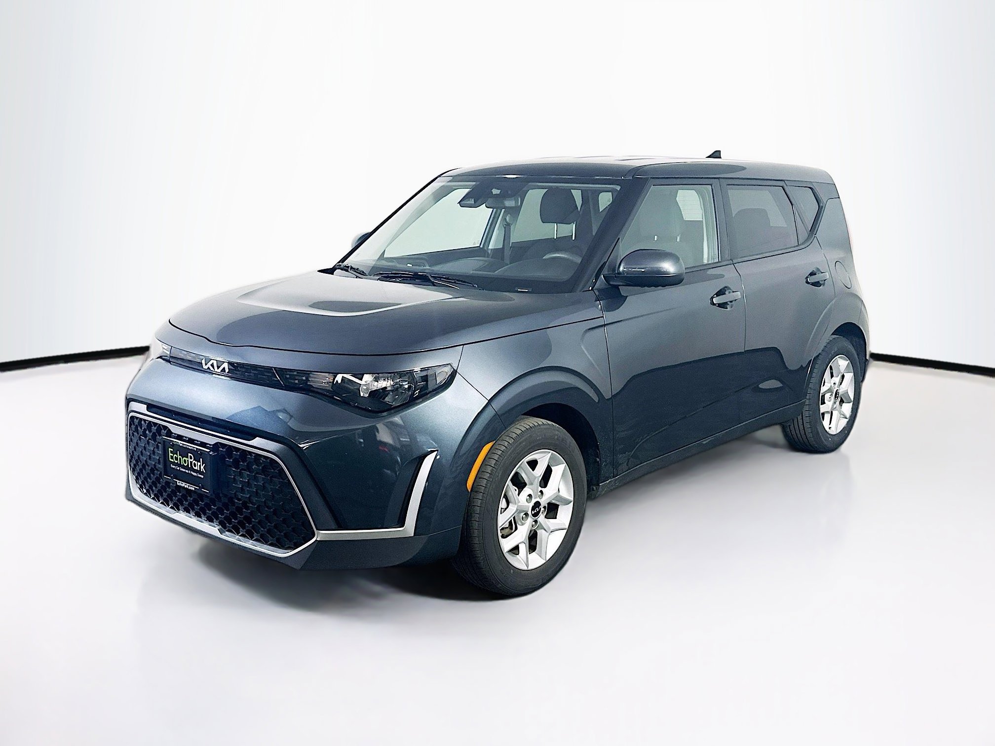 Used 2025 Kia Soul LX w/ LX Technology Package image 3