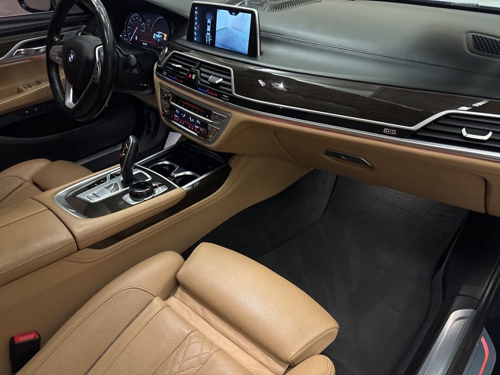 Used 2019 BMW 750i xDrive w/ Executive Package image 27