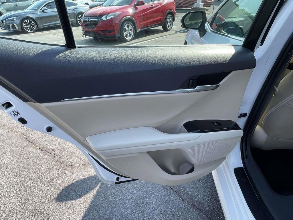 Used 2018 Toyota Camry LE w/ Convenience Package FWD image 16