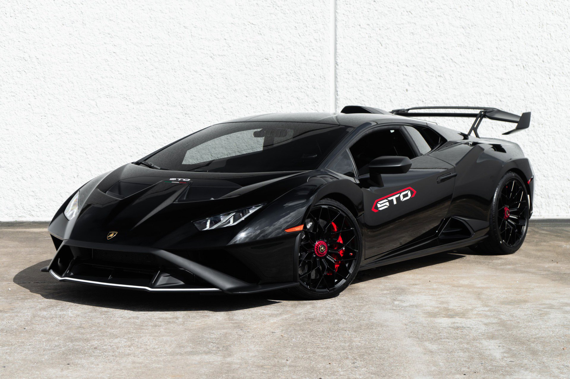 Used 2022 Lamborghini Huracan STO image 1