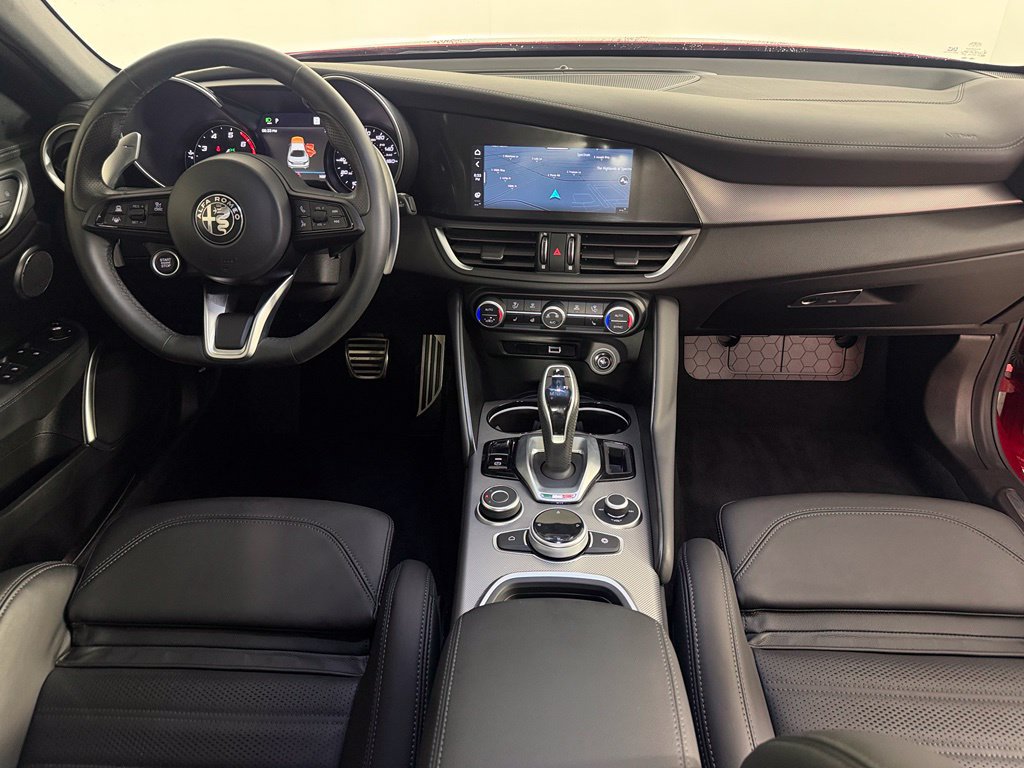Used 2023 Alfa Romeo Giulia Veloce RWD image 13