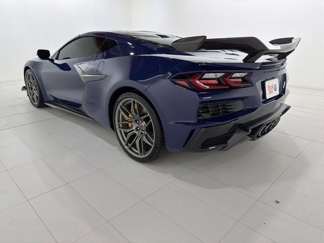 Used 2025 Chevrolet Corvette Z06 w/ Stealth Interior Trim Package RWD image 3