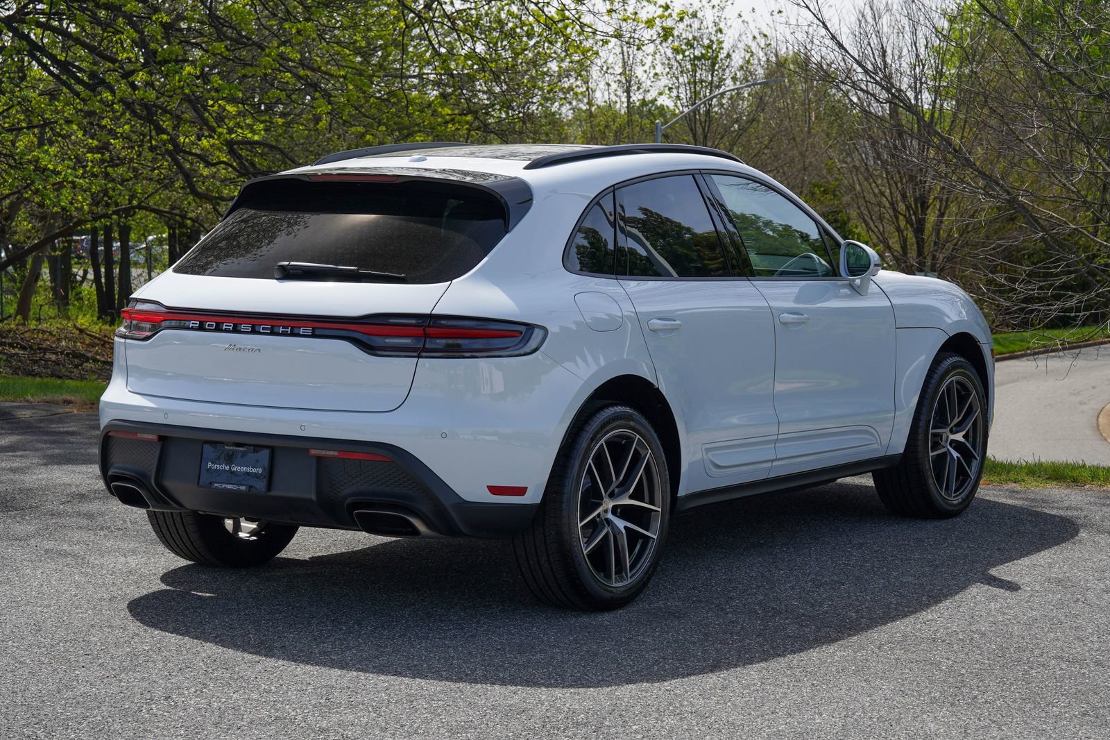 Certified 2025 Porsche Macan image 7