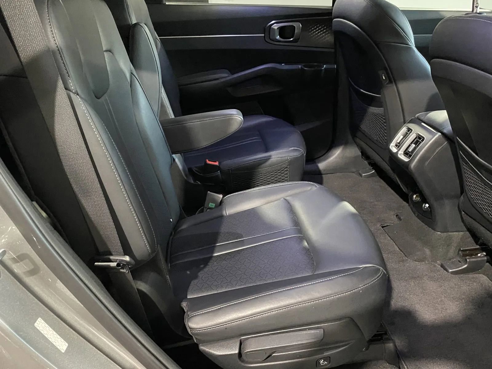 Used 2024 Kia Sorento EX w/ Panoramic Sunroof Package image 7