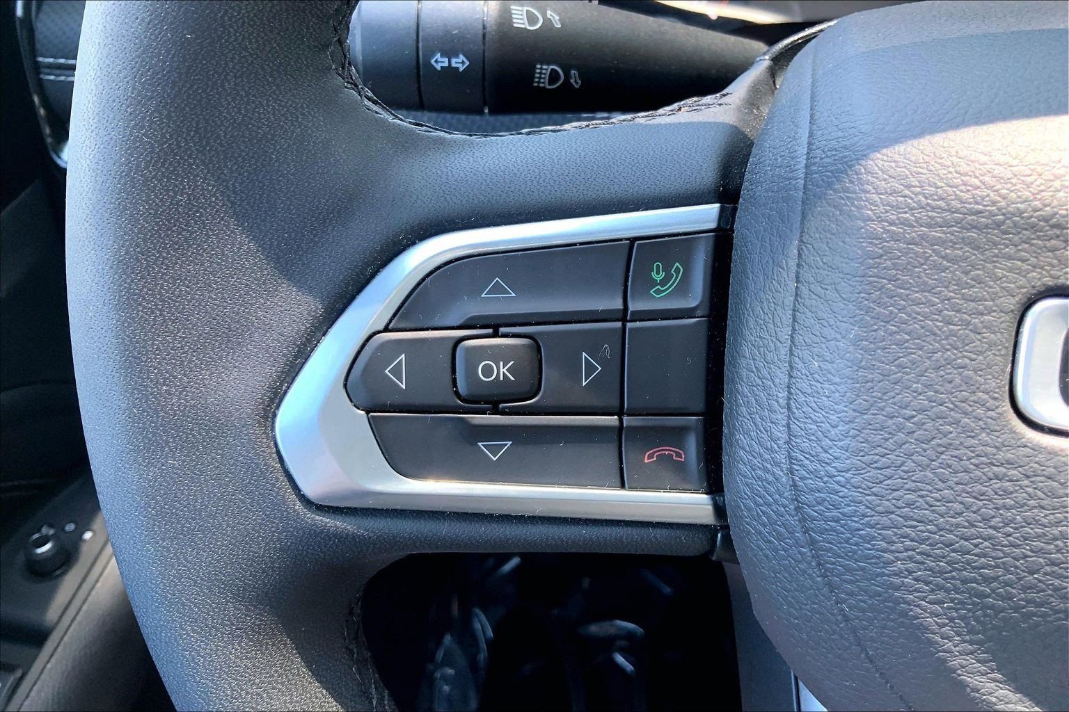 Used 2024 Jeep Compass Latitude w/ Convenience Group AWD/4WD image 18
