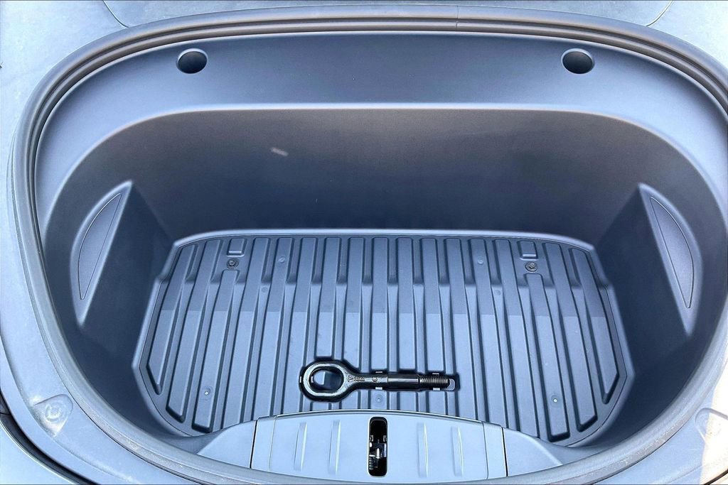 Used 2023 Tesla Model 3 Standard Range image 10
