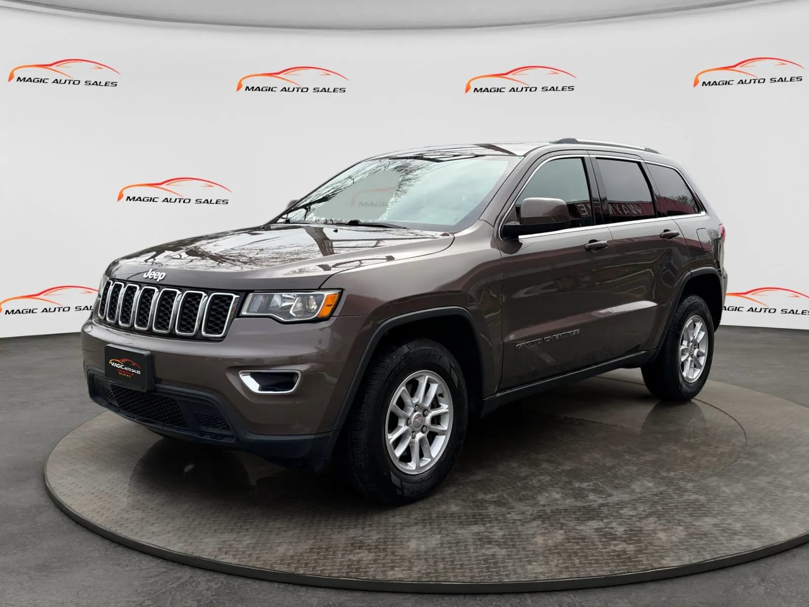Used 2019 Jeep Grand Cherokee Laredo