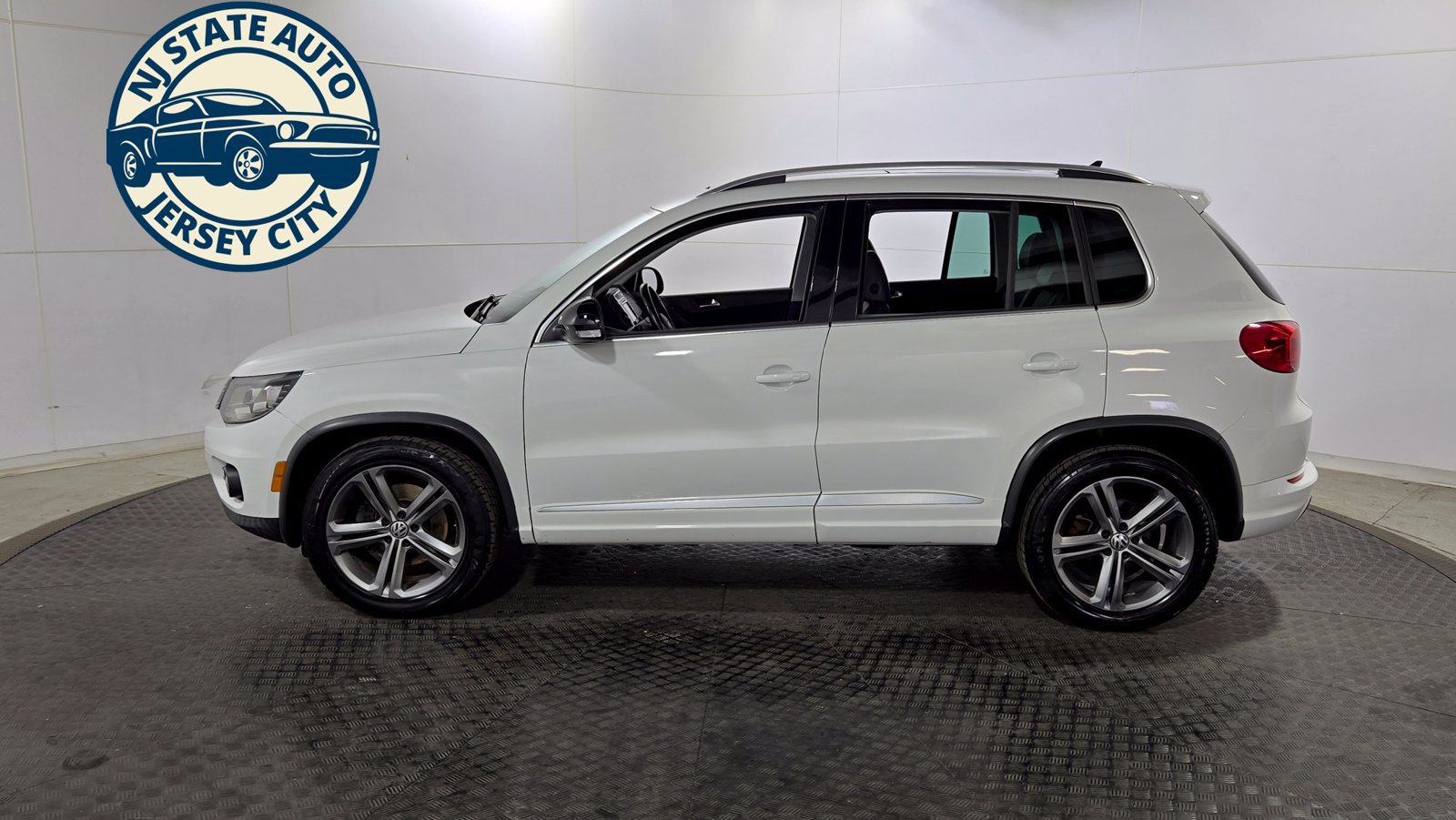 Used 2017 Volkswagen Tiguan Sport AWD/4WD image 4