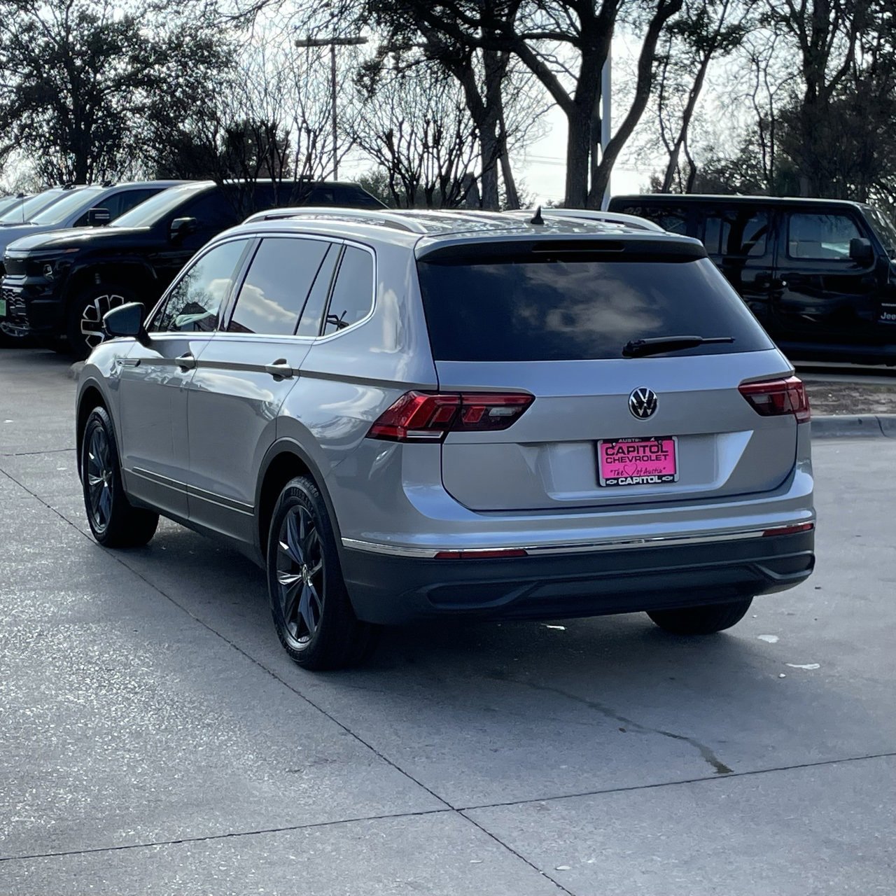 Used 2024 Volkswagen Tiguan SE image 4