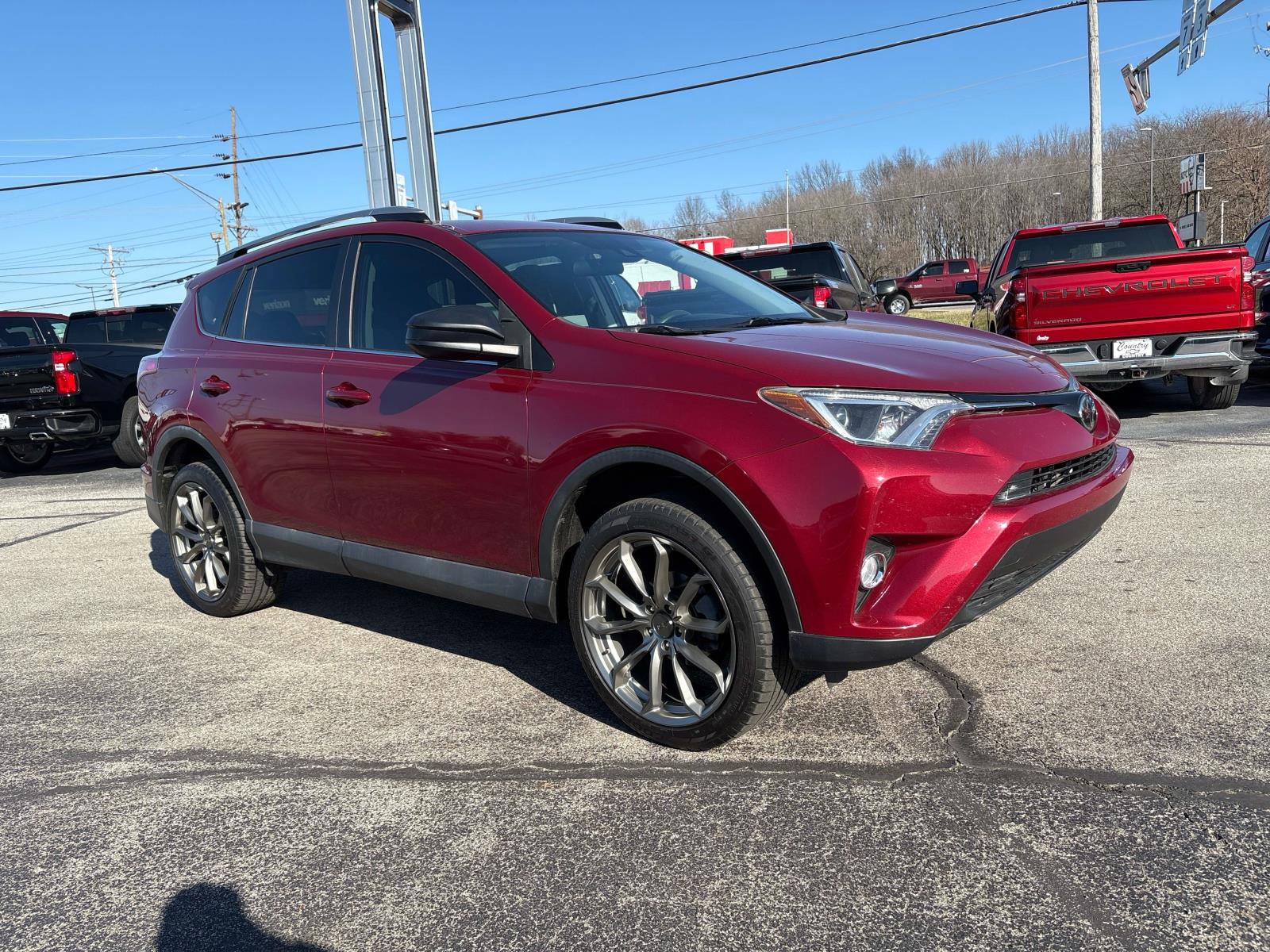 Used 2018 Toyota RAV4 LE image 2