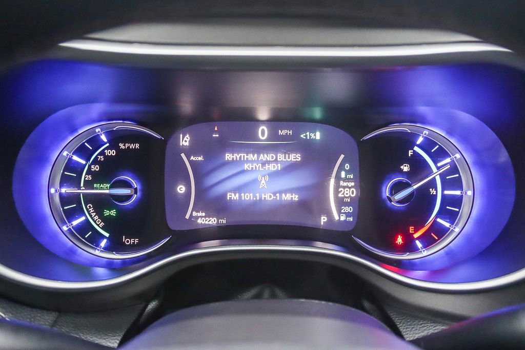 Used 2024 Chrysler Pacifica Select image 51