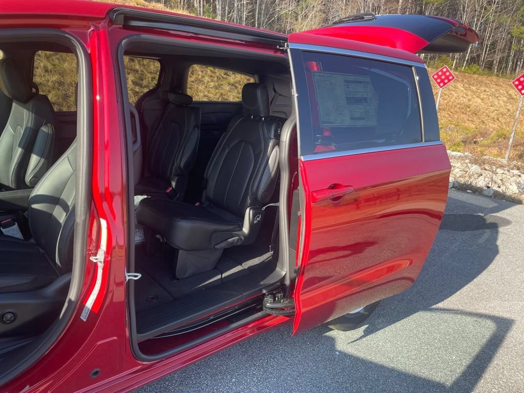 New 2026 Chrysler Pacifica Select FWD image 20