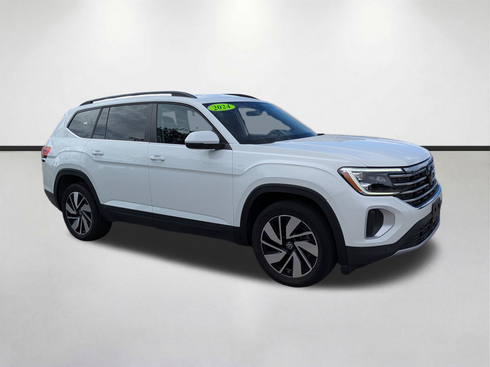 Used 2024 Volkswagen Atlas SE FWD image 2