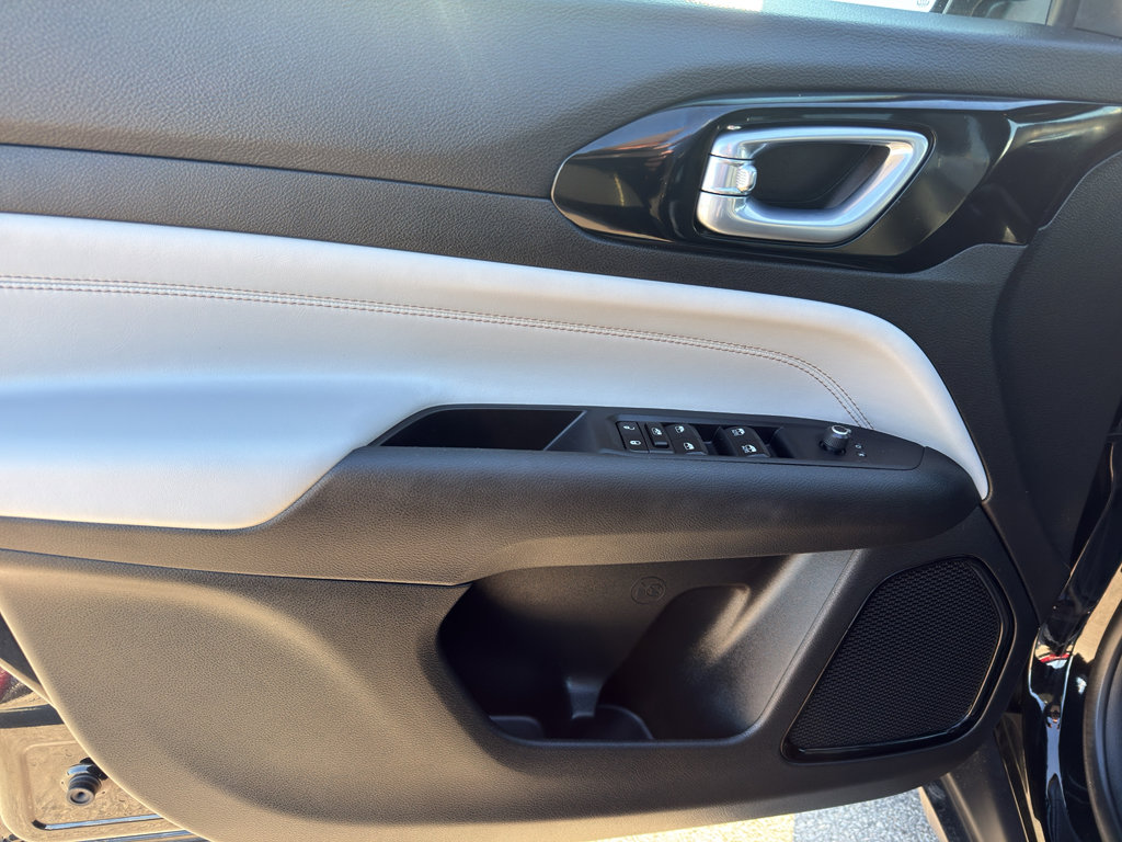 Used 2023 Jeep Compass Limited image 13