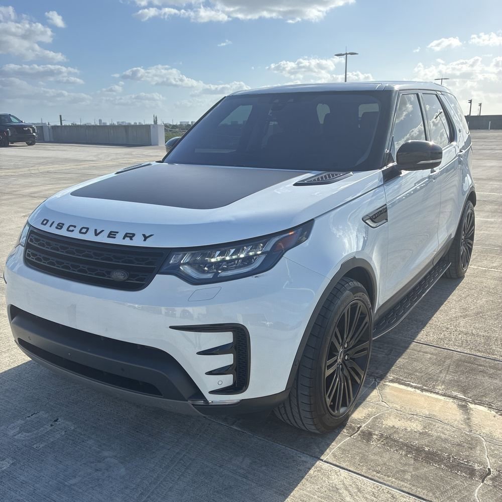 Used 2017 Land Rover Discovery HSE AWD/4WD image 2