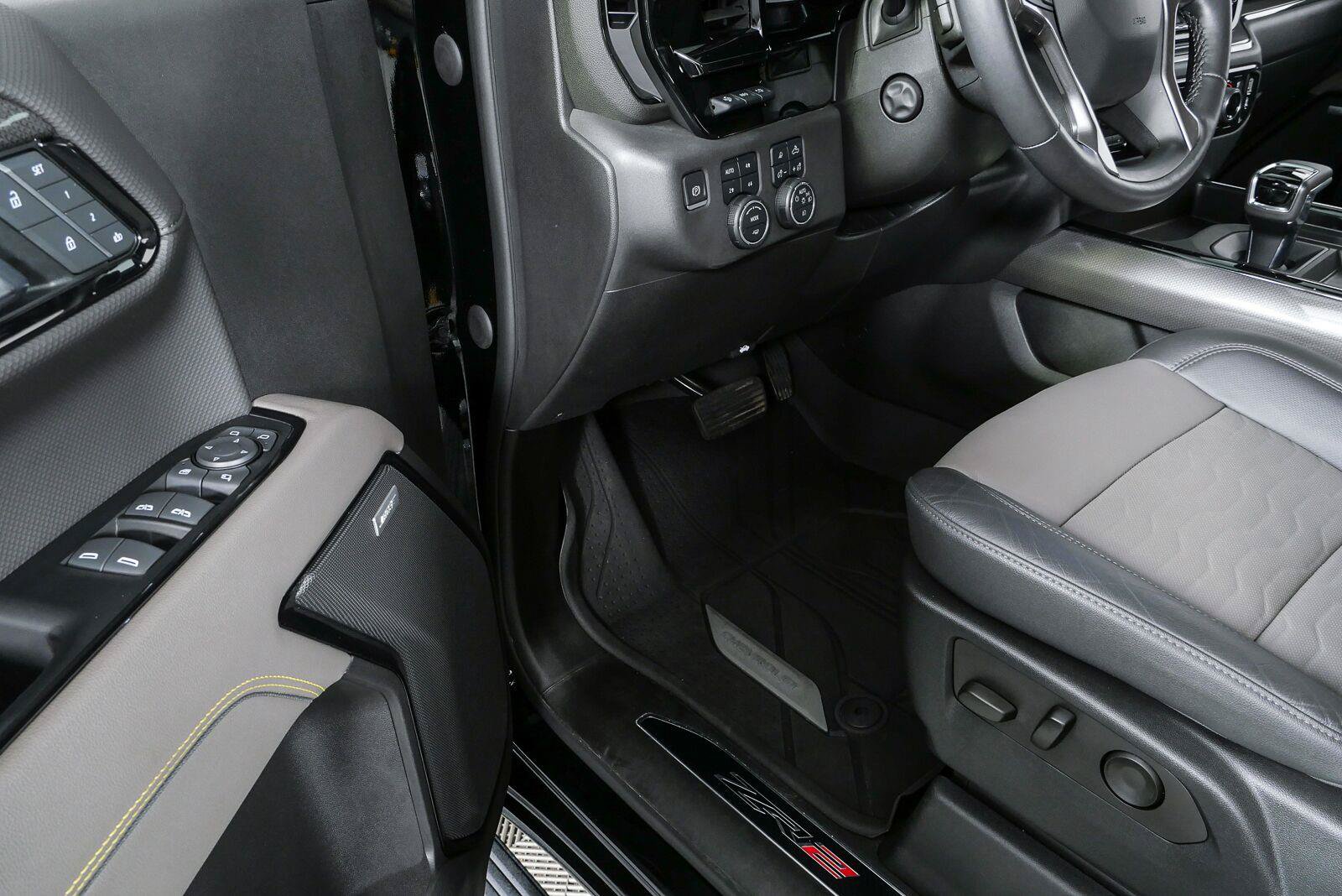 Used 2022 Chevrolet Silverado 1500 ZR2 w/ Technology Package AWD/4WD image 8