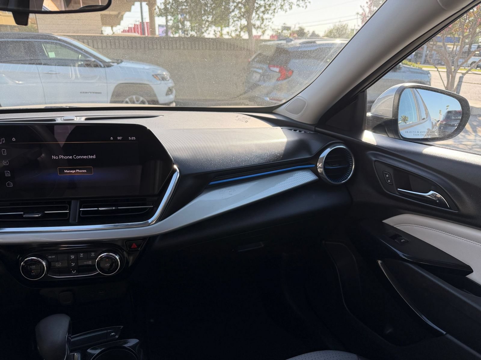 Used 2025 Chevrolet Trax LT FWD image 34