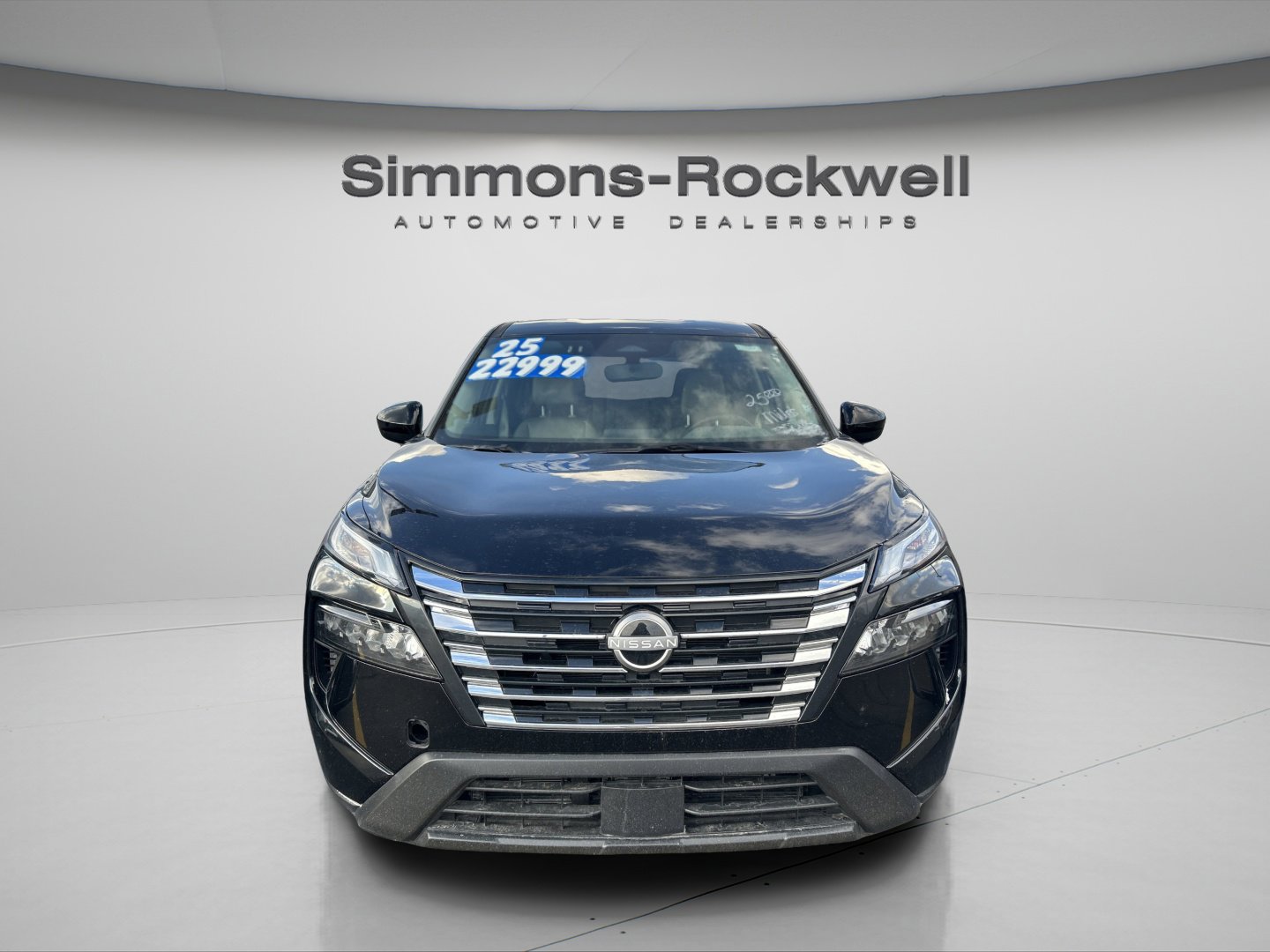 Used 2025 Nissan Rogue SV AWD/4WD image 2