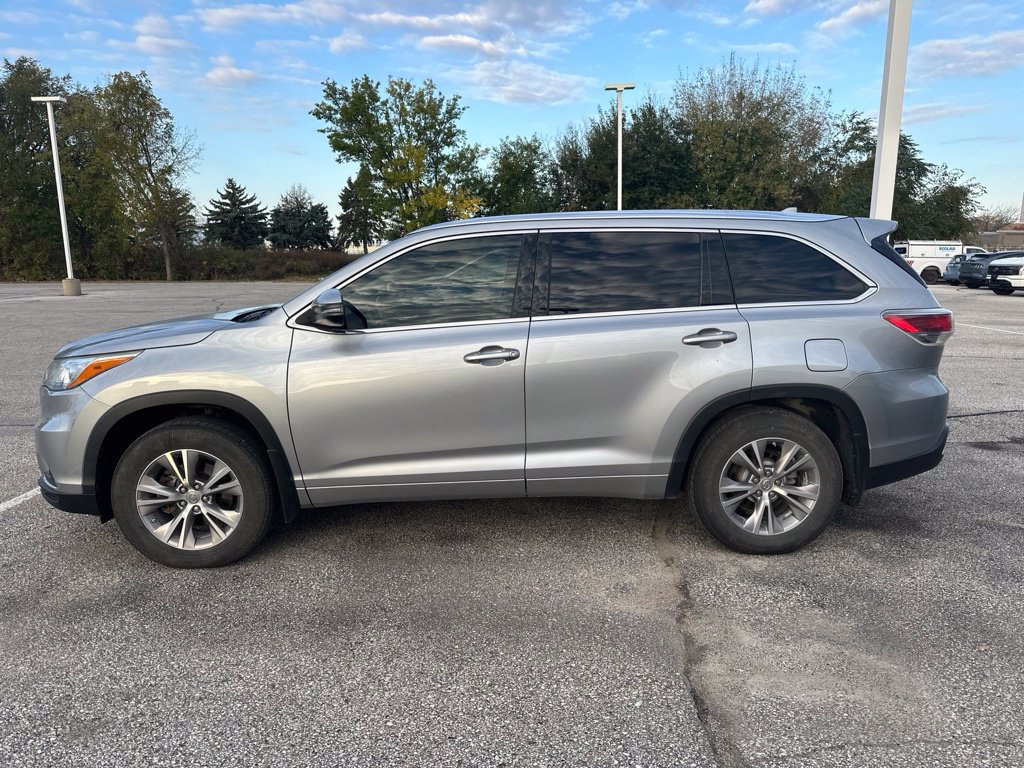 Used 2015 Toyota Highlander XLE AWD/4WD image 2
