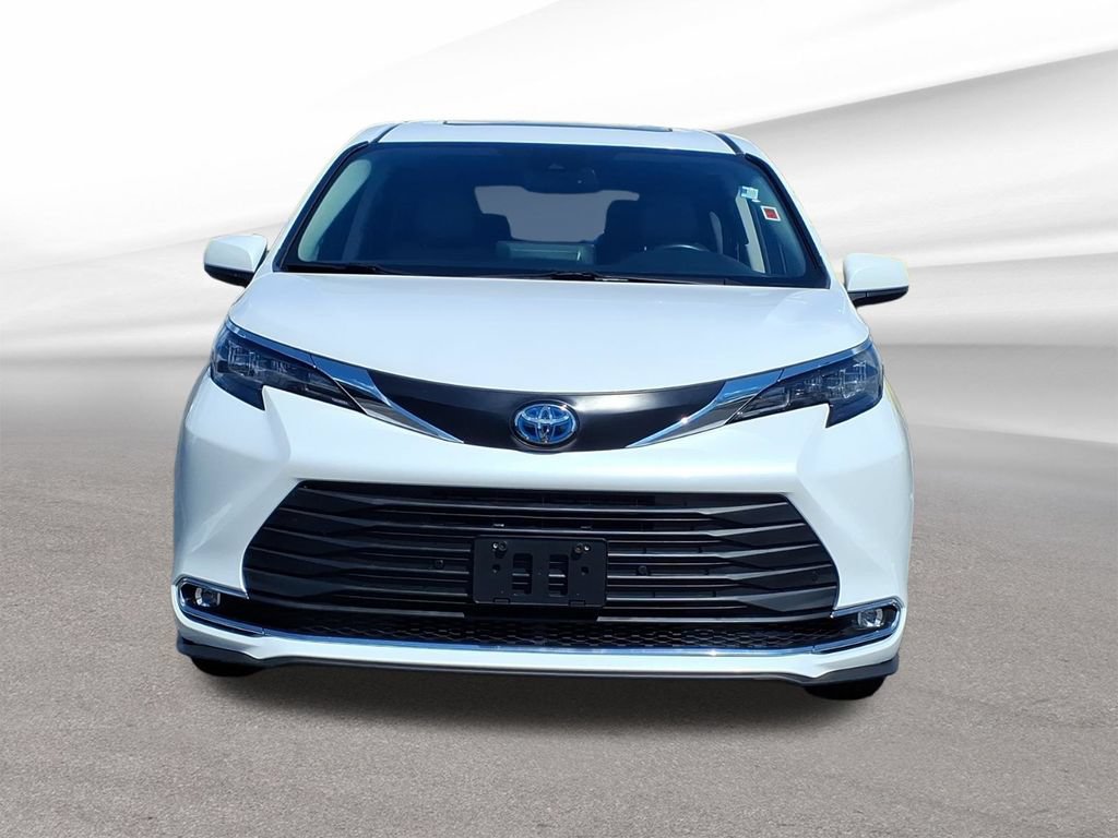 Used 2024 Toyota Sienna XLE FWD image 9