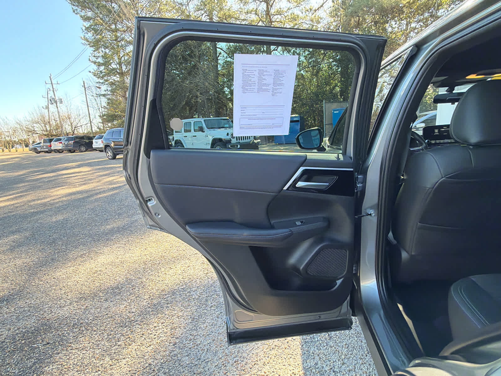 Used 2023 Mitsubishi Outlander SE Black Edition image 29