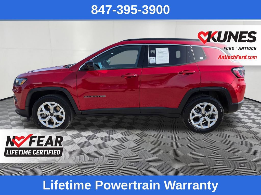 Used 2025 Jeep Compass Latitude image 4