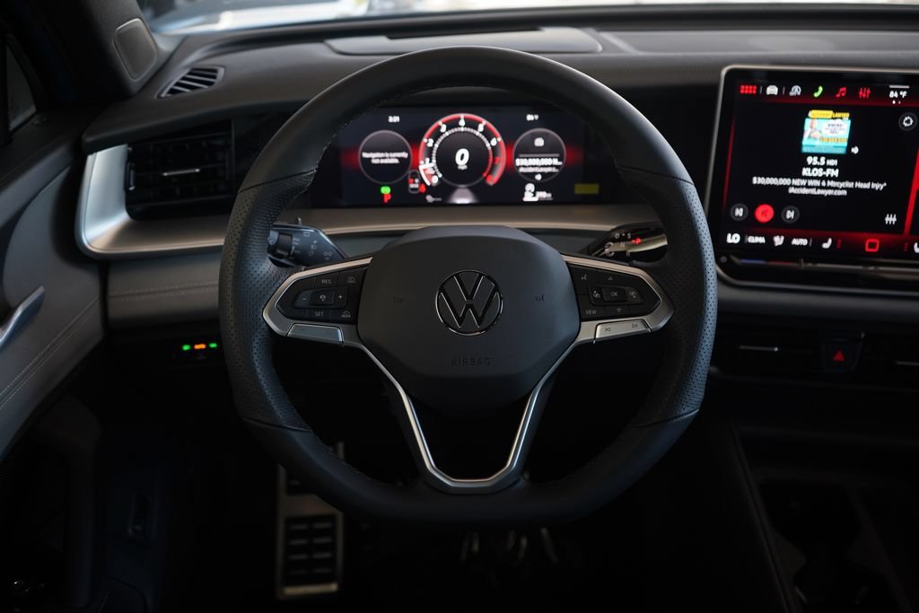 New 2026 Volkswagen Tiguan SE R-Line FWD image 9